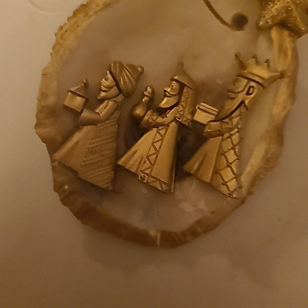 Three Wiseman Shell Ornament - Picture 4 of 5